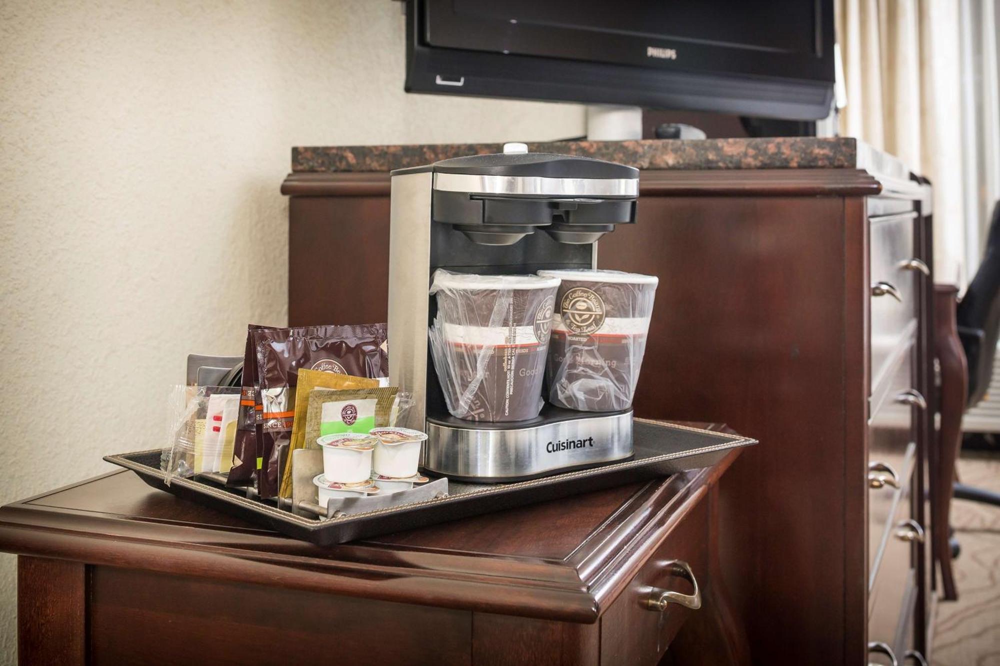 Doubletree By Hilton Boston-Milford Hotel Bagian luar foto