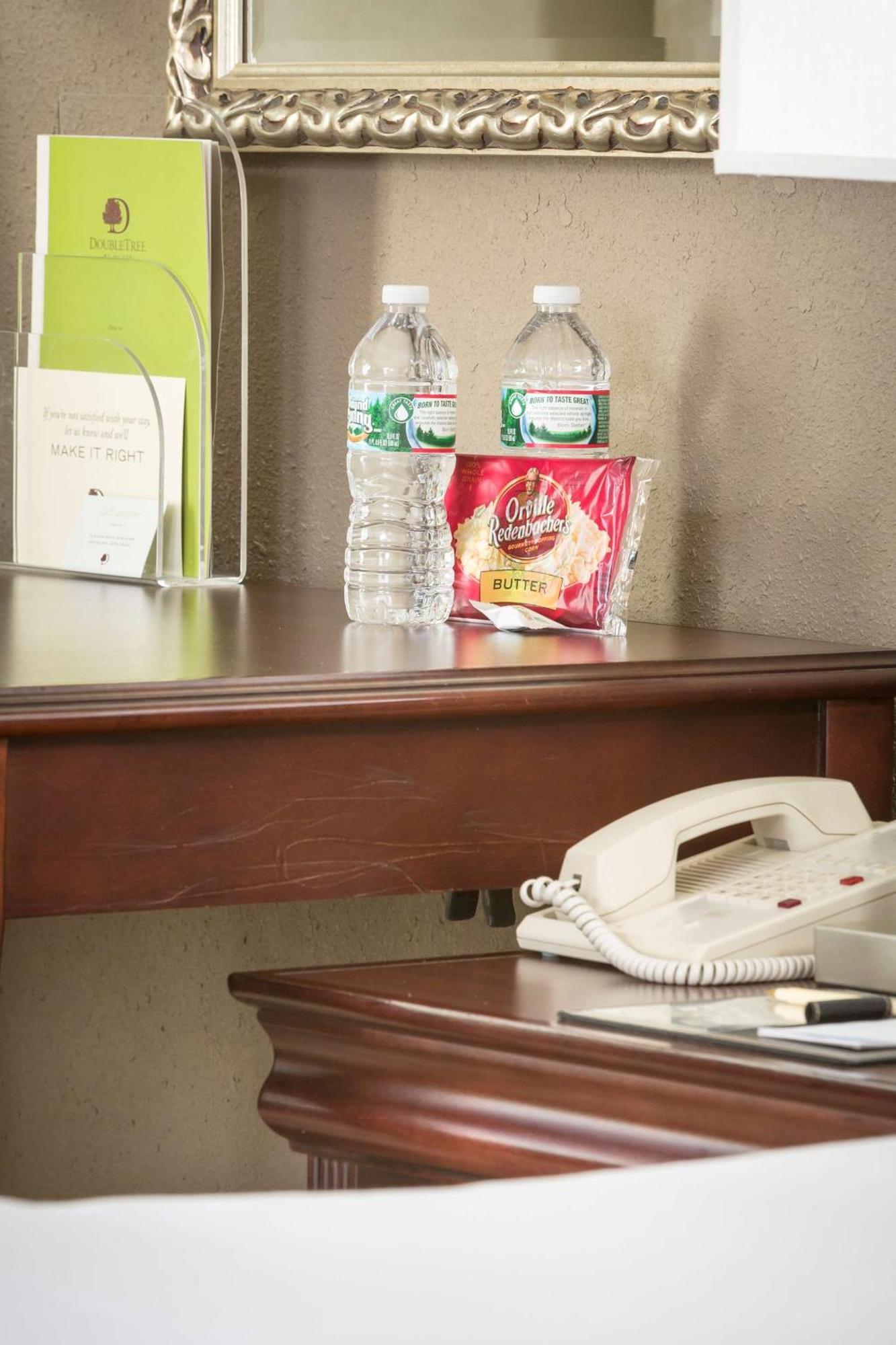 Doubletree By Hilton Boston-Milford Hotel Bagian luar foto