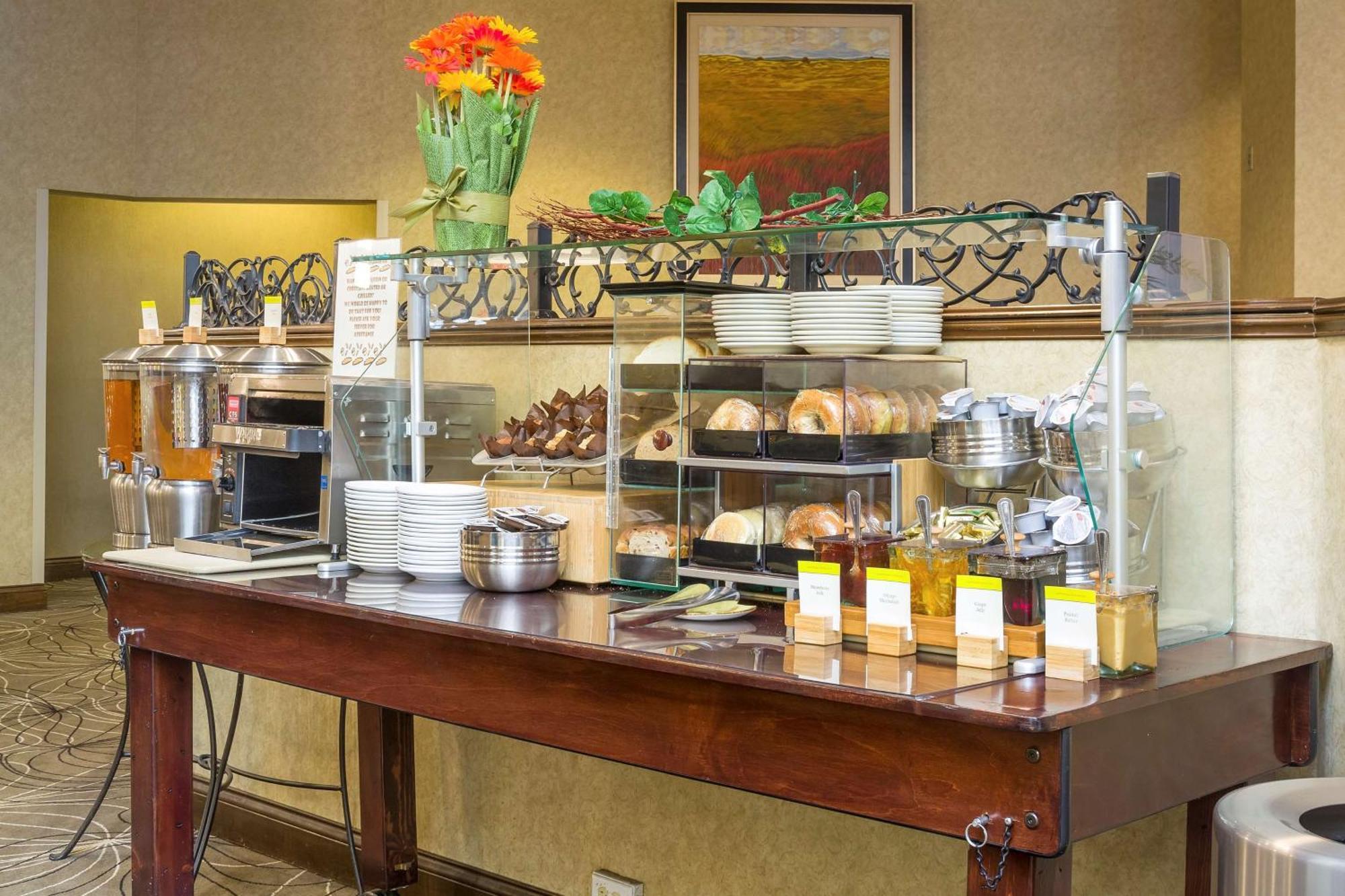 Doubletree By Hilton Boston-Milford Hotel Bagian luar foto